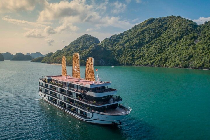 2-Day Ha Long-Lan Ha Bay-Bai Tu Long Bay 5 Star Cruises & Balcony