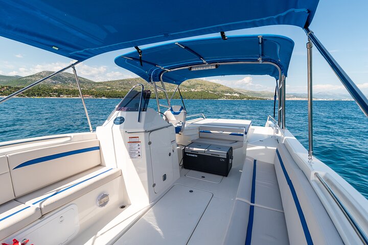 From Trogir & Split: Half Day Speedboat Tour with Blue Lagoon
