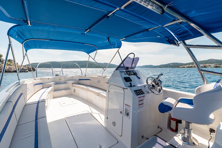From Trogir & Split: Half Day Speedboat Tour with Blue Lagoon