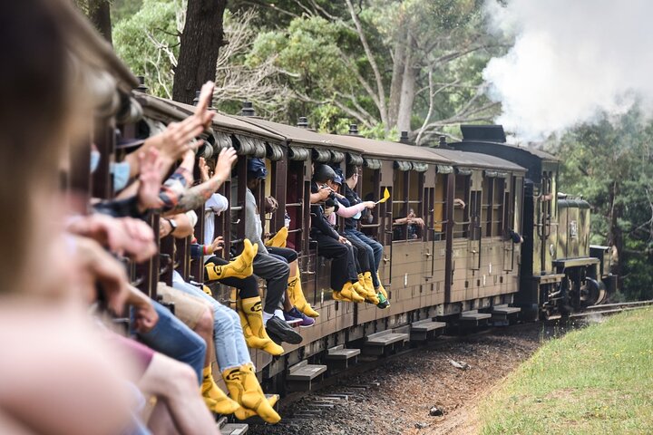 Melbourne Puffing Billy Train and Penguin Parade Day Tour Escape