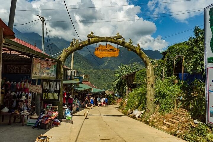 Sapa Trek 2days/1night -HOTEL 5 STAR-From Hanoi by Limousine Van