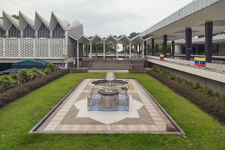 Kuala Lumpur Airport Transit Tour (4 hours)