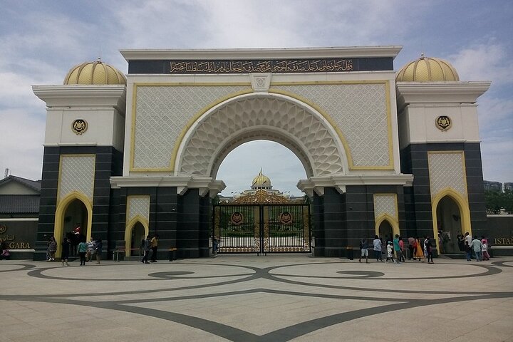 Kuala Lumpur International Airport Transit Tour