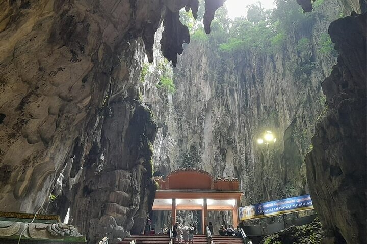 Kuala Lumpur International Airport Transit Tour