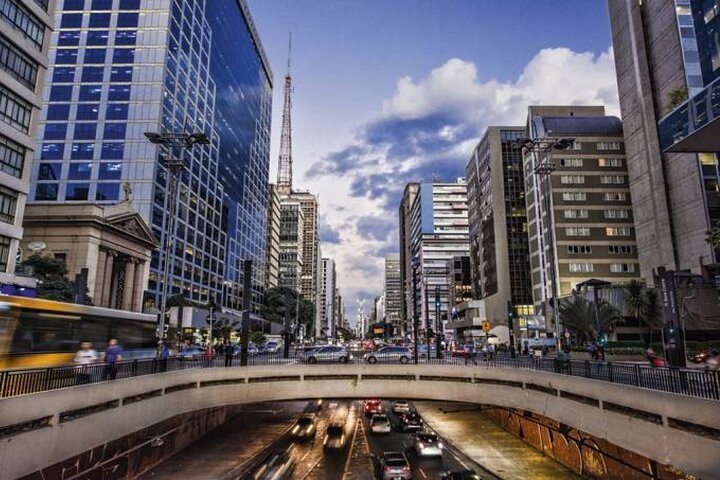 5-hour tour in the main points of São Paulo.