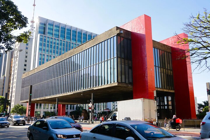5-hour tour in the main points of São Paulo.
