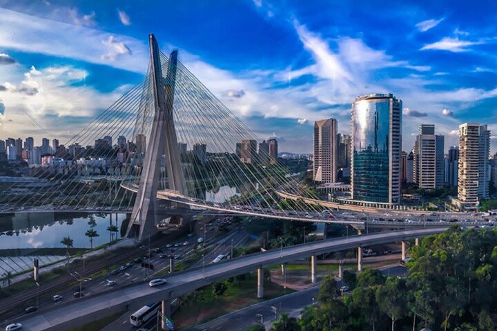 5-hour tour in the main points of São Paulo.