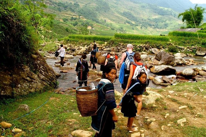 Sapa Trek 2days/1night -HOTEL 5 STAR-From Hanoi by Limousine Van