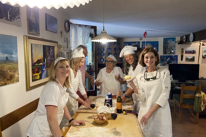 Cooking class in Tuscan Villa near Cortona