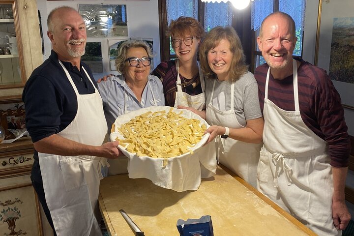 Cooking class in Tuscan Villa near Cortona