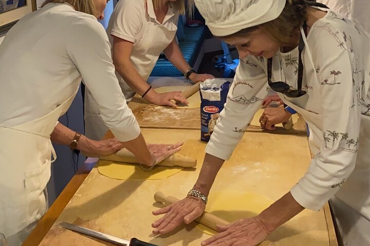Cooking class in Tuscan Villa near Cortona