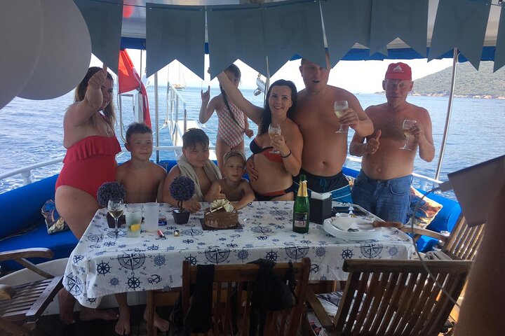 6 Hours Private Charter Boat Tour with Lunch in Bodrum