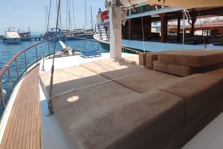 6 Hours Private Charter Boat Tour with Lunch in Bodrum