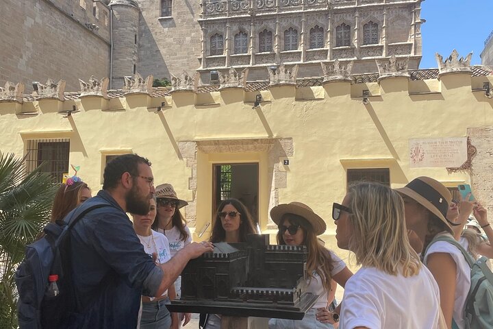 Valencia: Cathedral, St. Nicholas & Silk Exchange Tour + Tickets