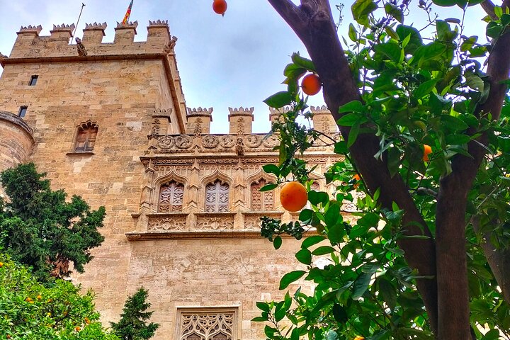 Valencia: Cathedral, St. Nicholas & Silk Exchange Tour + Tickets