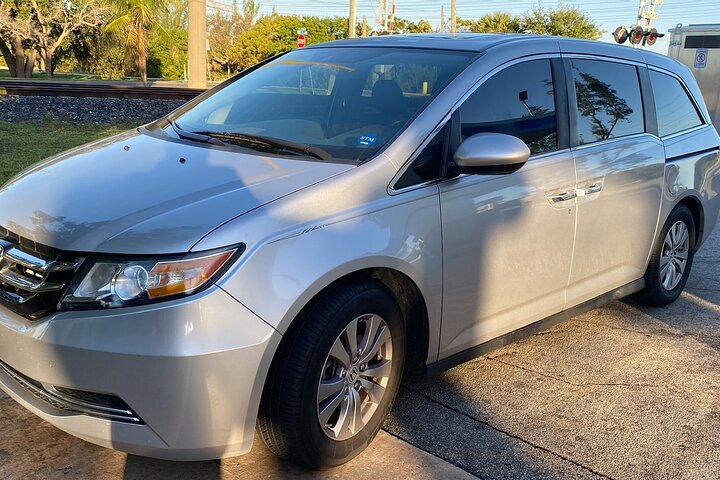 Private Transfer from Nanaimo Port to Victoria Airport (YYJ)
