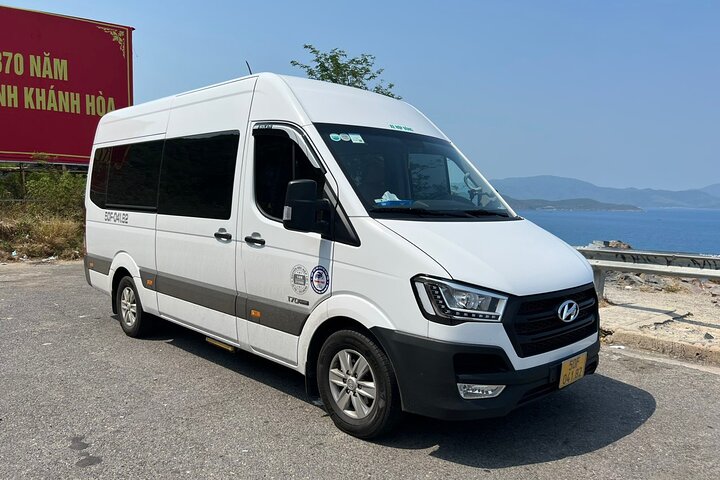 (TOP) Private car: Hanoi/Noi Bai Airport (HAN) from/to SaPa