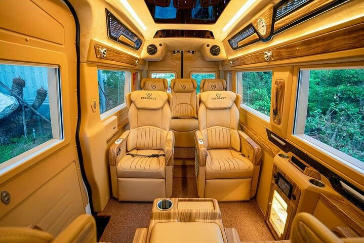 (TOP) Private car: Hanoi/Noi Bai Airport (HAN) from/to SaPa