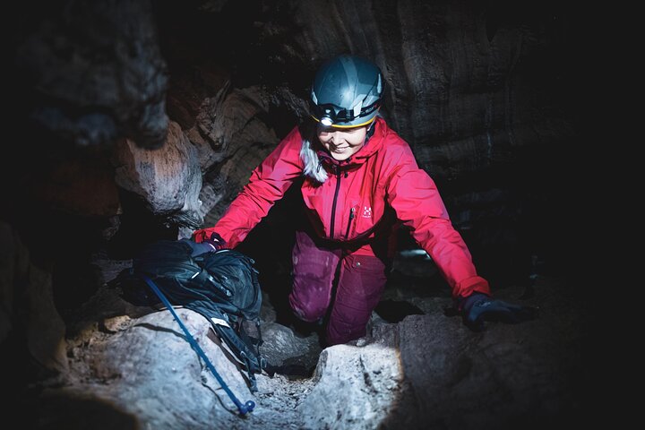 Øyfjellgrotta Cave Exploring
