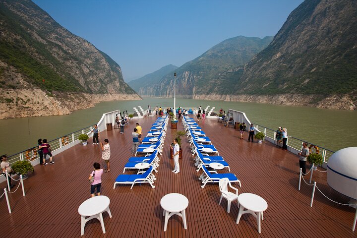 5D4N Yangtze River Cruise: Yichang to Chongqing by Century Cruise