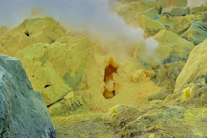Half-Day Private Tour in Sierra Negra Volcano's Sulfur fumaroles