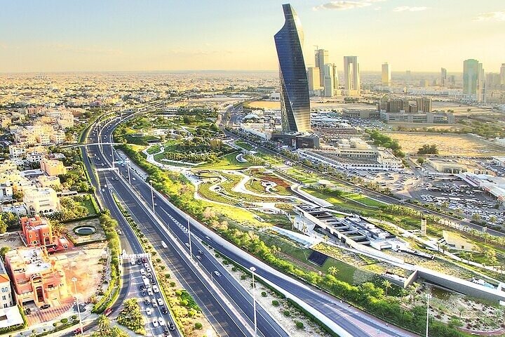 Kuwait City Full Day Luxury Car with Local Driver Rental