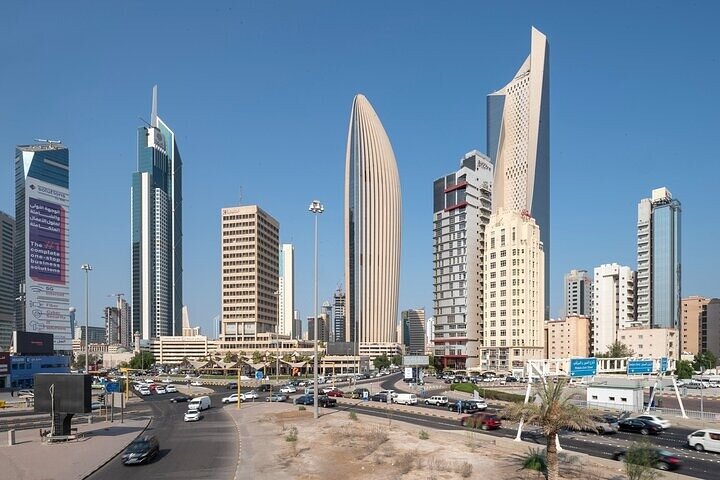 Kuwait City Full Day Luxury Car with Local Driver Rental