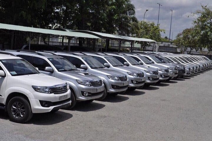 (TOP) Private car: Hanoi/Noi Bai Airport (HAN) from/to SaPa