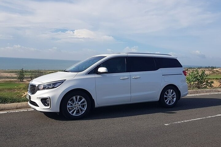 (TOP) Private car: Hanoi/Noi Bai Airport (HAN) from/to SaPa