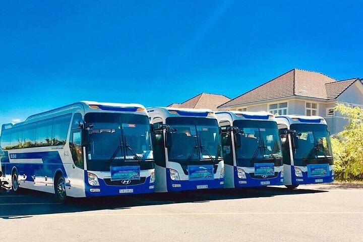 (TOP) Private car: Hanoi/Noi Bai Airport (HAN) from/to SaPa