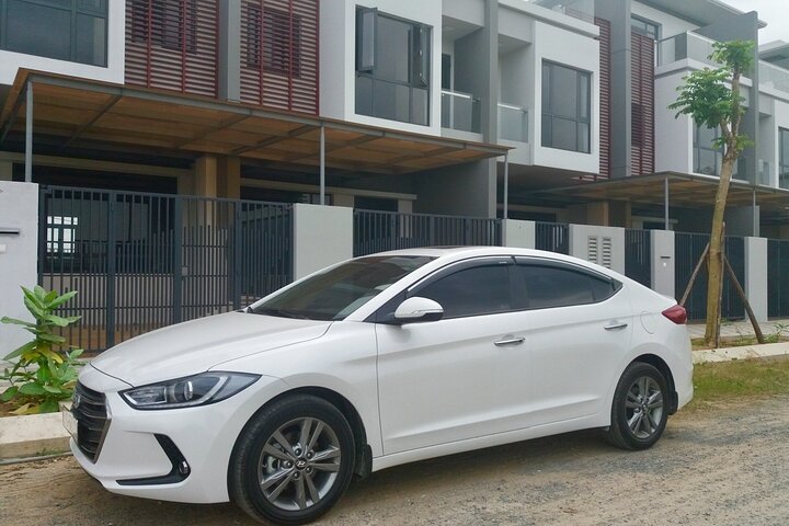 (TOP) Private car: Hanoi/Noi Bai Airport (HAN) from/to SaPa