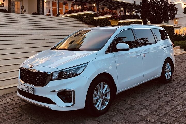(TOP) Private car: Hanoi/Noi Bai Airport (HAN) from/to SaPa