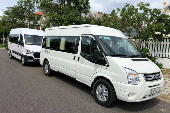 (TOP) Private car: Hanoi/Noi Bai Airport (HAN) from/to SaPa