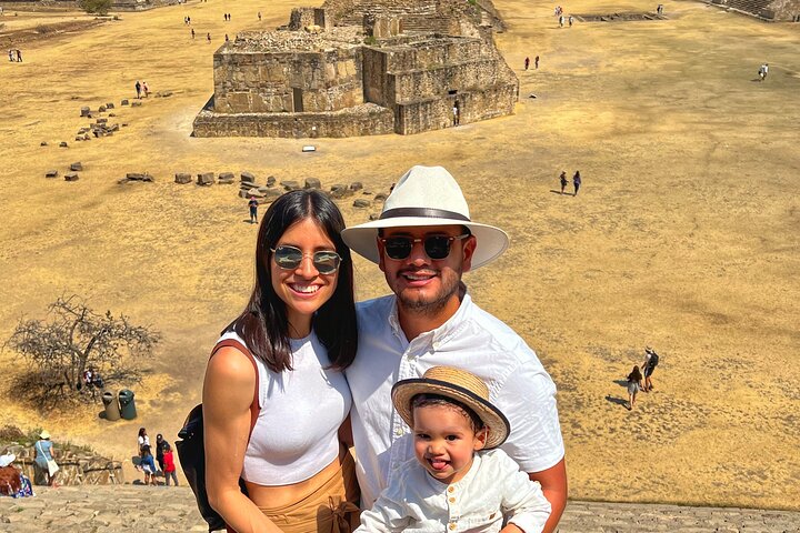 Private Tour: Monte Albán, Hierve el Agua, Teotitlán and Mezcal