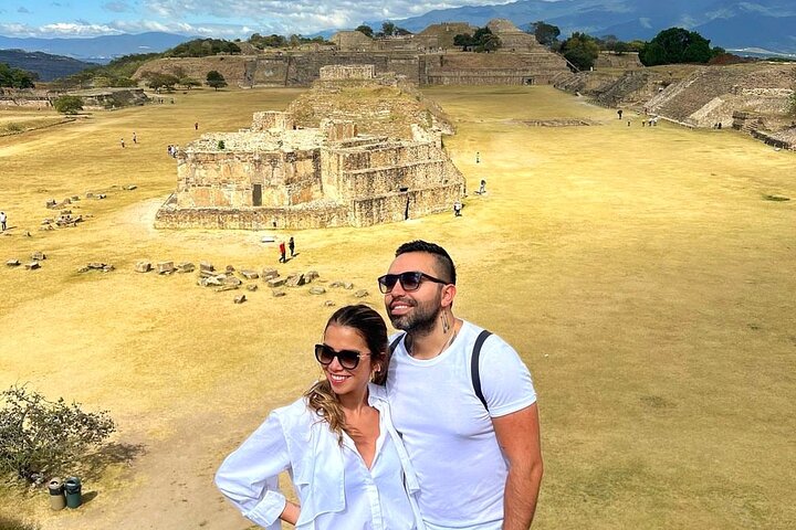Private Tour: Monte Albán, Hierve el Agua, Teotitlán and Mezcal