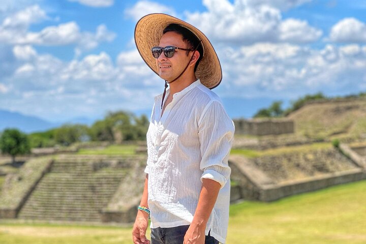 Private Tour: Monte Albán, Hierve el Agua, Teotitlán and Mezcal