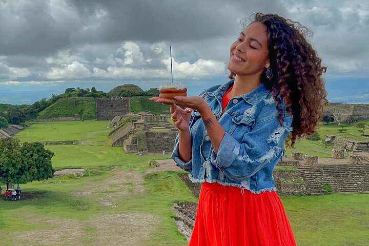 Private Tour: Monte Albán, Hierve el Agua, Teotitlán and Mezcal