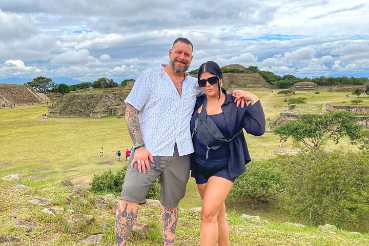Private Tour: Monte Albán, Hierve el Agua, Teotitlán and Mezcal