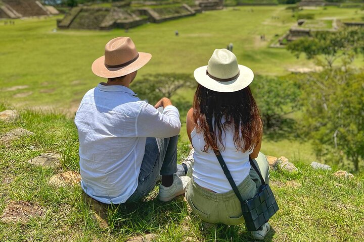 Private Tour: Monte Albán, Hierve el Agua, Teotitlán and Mezcal