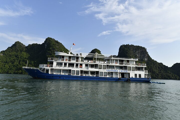 Sapphire Cruise Luxury Halong Bay Cruise Seaview Balcony Cabin