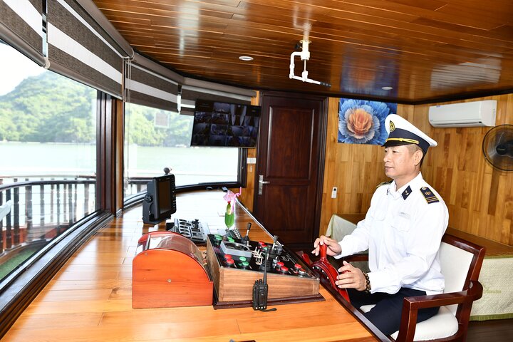 Sapphire Cruise Luxury Halong Bay Cruise Seaview Balcony Cabin