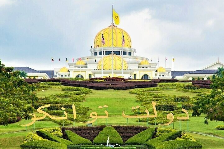 From Singapore: Private Kuala Lumpur / Malacca tour + SKY DINING