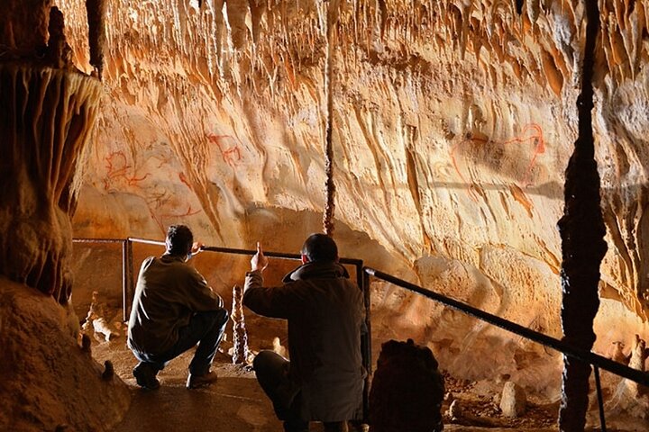 Sarlat : Private Tour to a Prehistoric Cave by Exploreo24