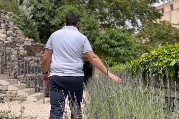 Tour in the heady scents of our garden in Ragusa