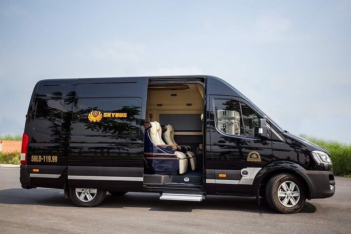 (TOP) Private car: Hanoi/Noi Bai Airport (HAN) from/to SaPa