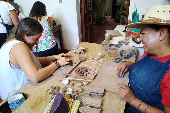 Private Art Pottery Tour: Tlaquepaque, Tonalá, and Clay Workshop
