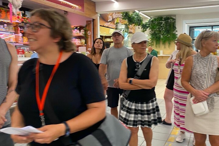 Food and wine tour of Pescara Vecchia on foot