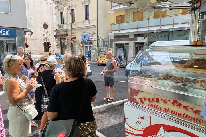 Food and wine tour of Pescara Vecchia on foot