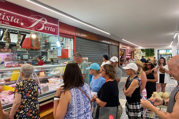 Food and wine tour of Pescara Vecchia on foot