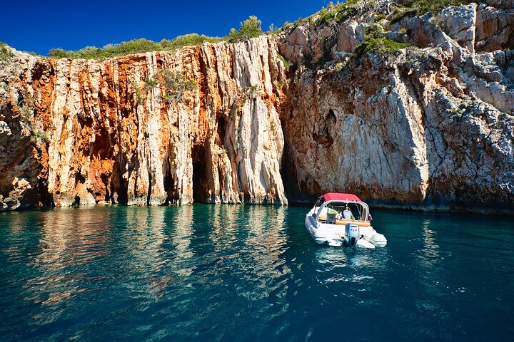 Exclusive Private Tour: Red Rocks & Pakleni Islands
